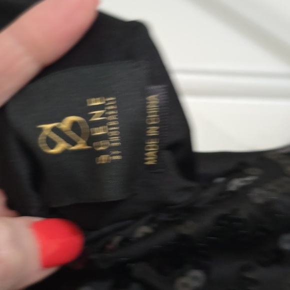 Black sequins bat winng one shoulder dress - Picture 4 of 4